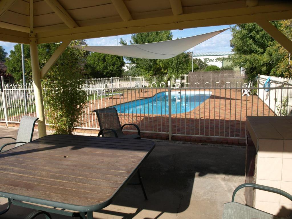Civic Motor Inn Cowra Buitenkant foto
