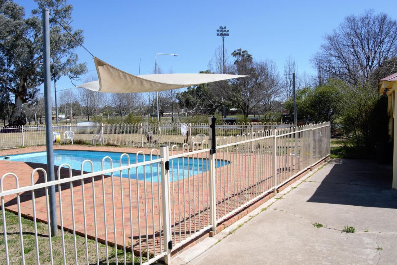 Civic Motor Inn Cowra Buitenkant foto