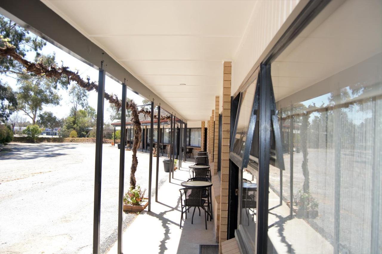 Civic Motor Inn Cowra Buitenkant foto
