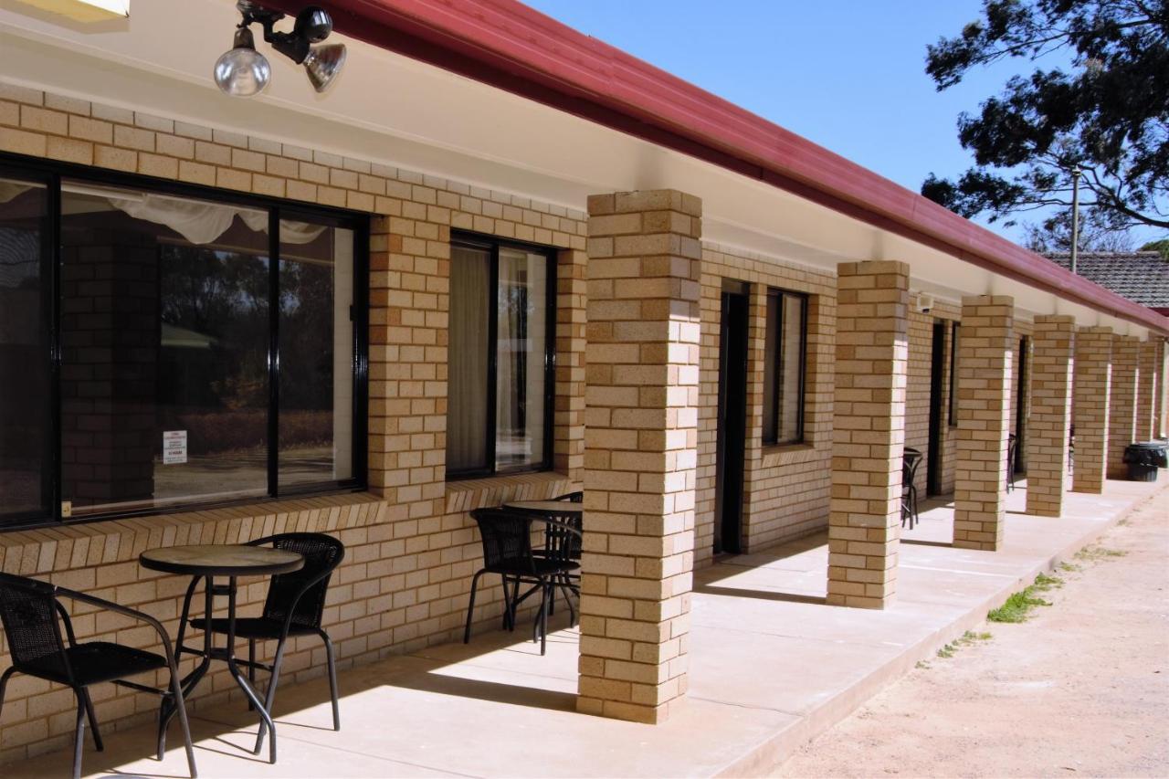 Civic Motor Inn Cowra Buitenkant foto