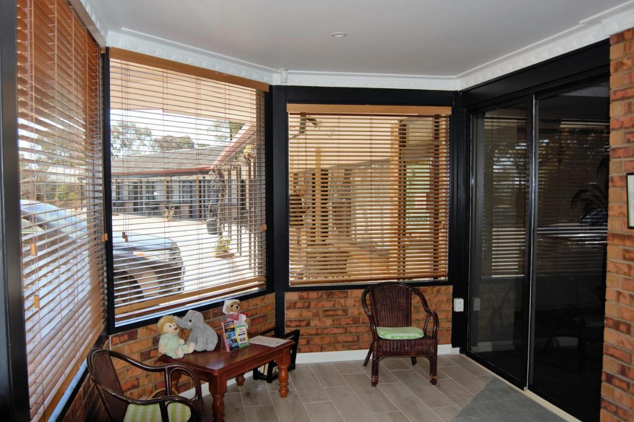 Civic Motor Inn Cowra Buitenkant foto