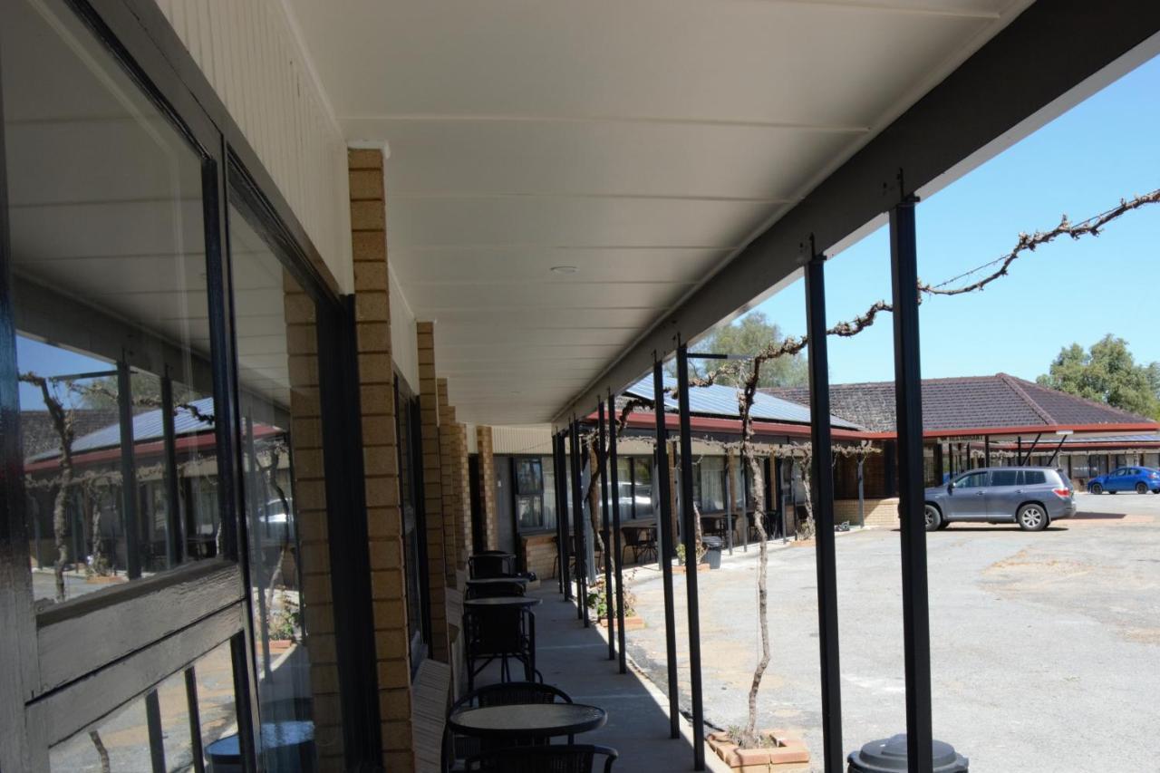 Civic Motor Inn Cowra Buitenkant foto