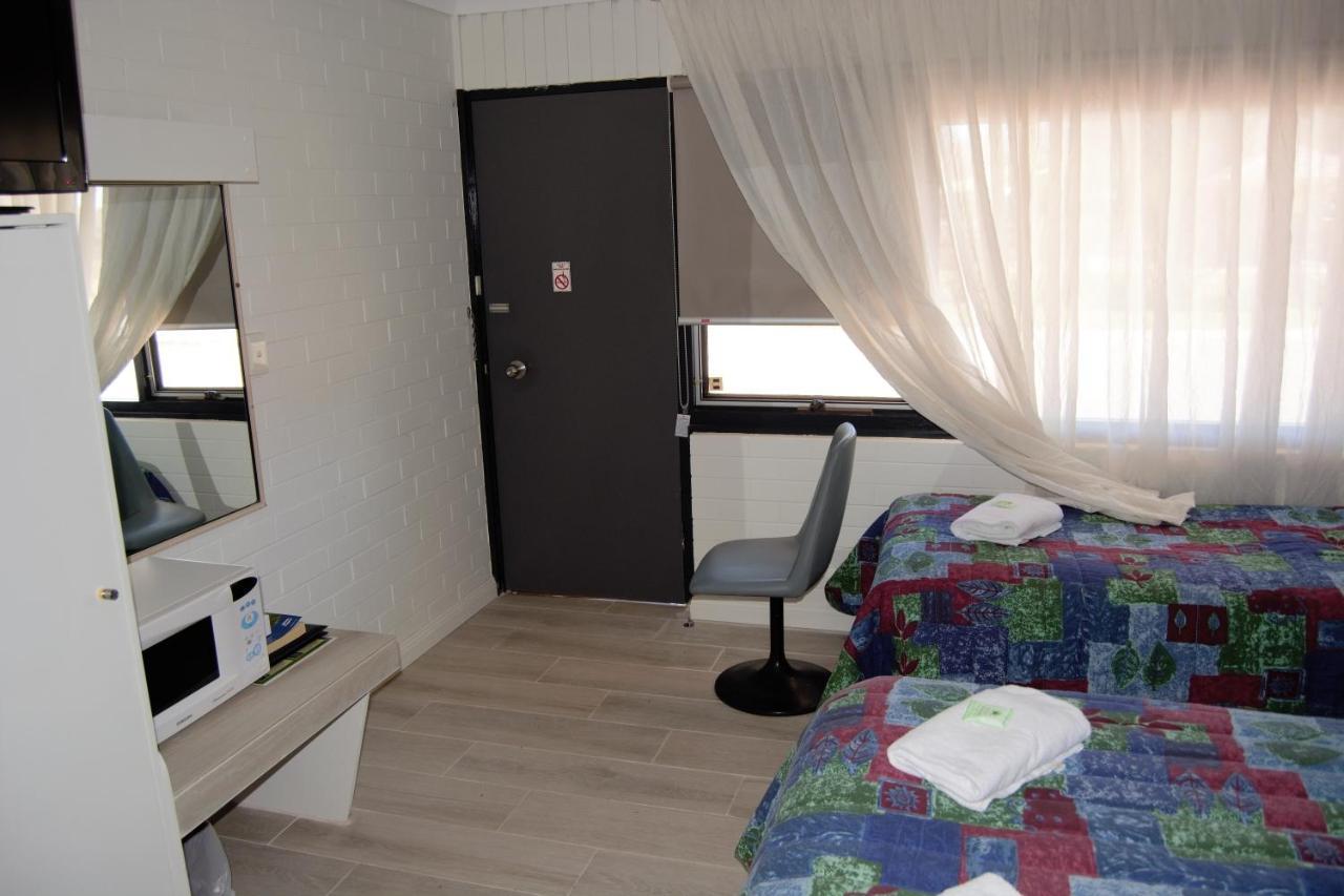 Civic Motor Inn Cowra Buitenkant foto
