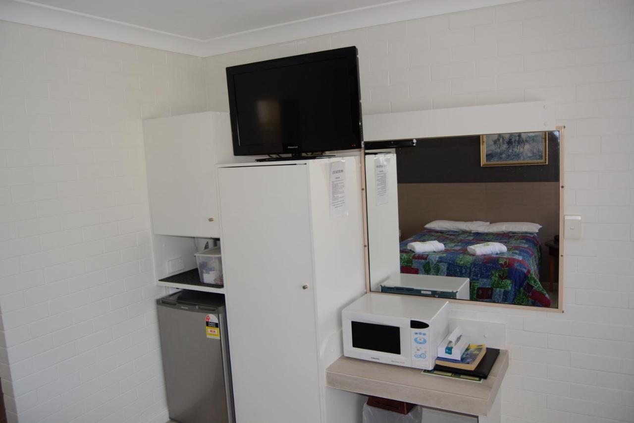 Civic Motor Inn Cowra Buitenkant foto