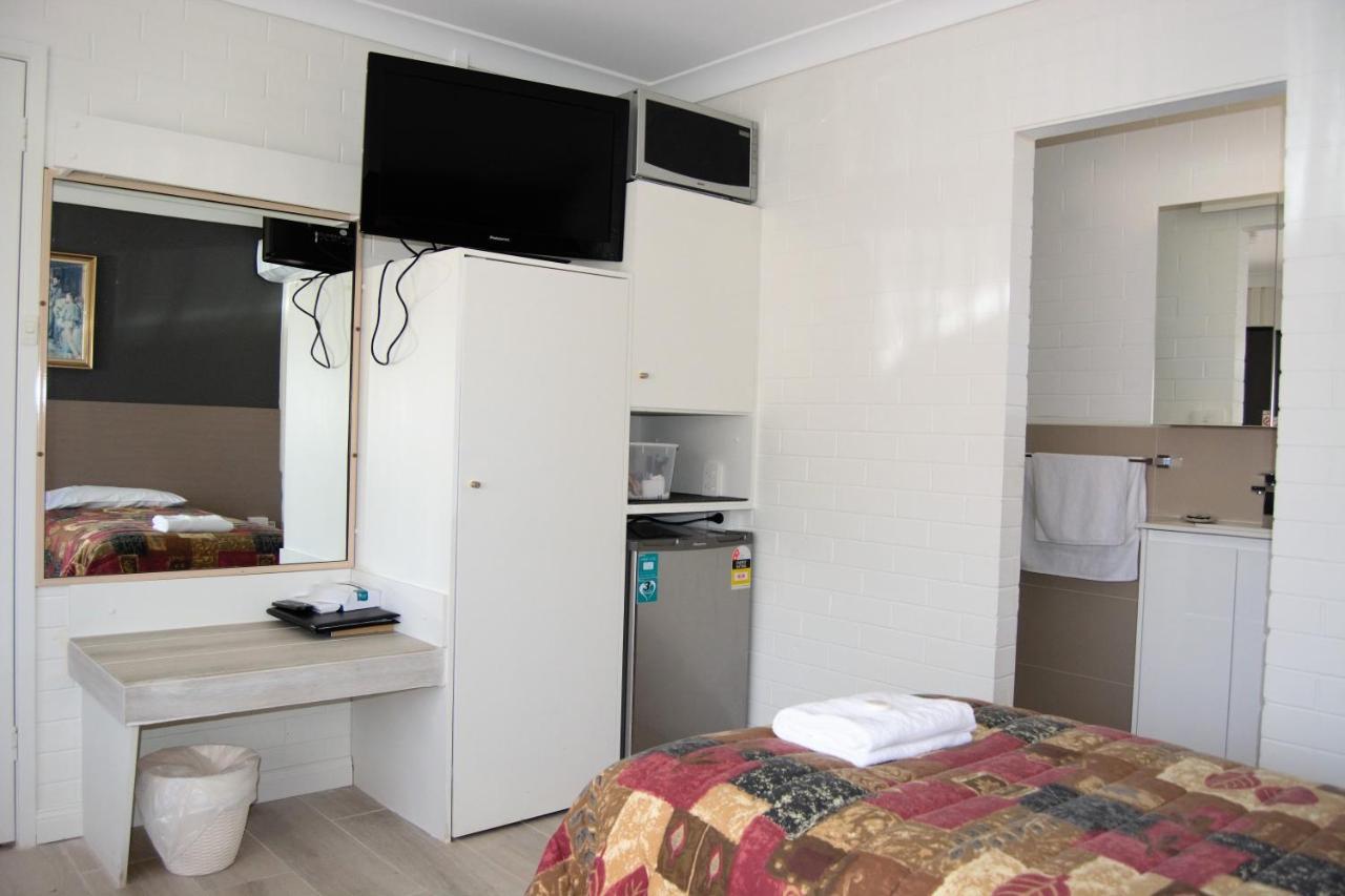 Civic Motor Inn Cowra Buitenkant foto