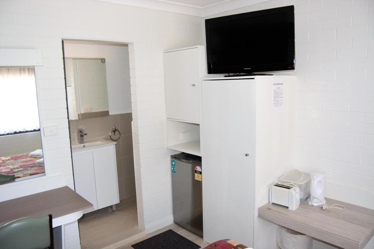 Civic Motor Inn Cowra Buitenkant foto