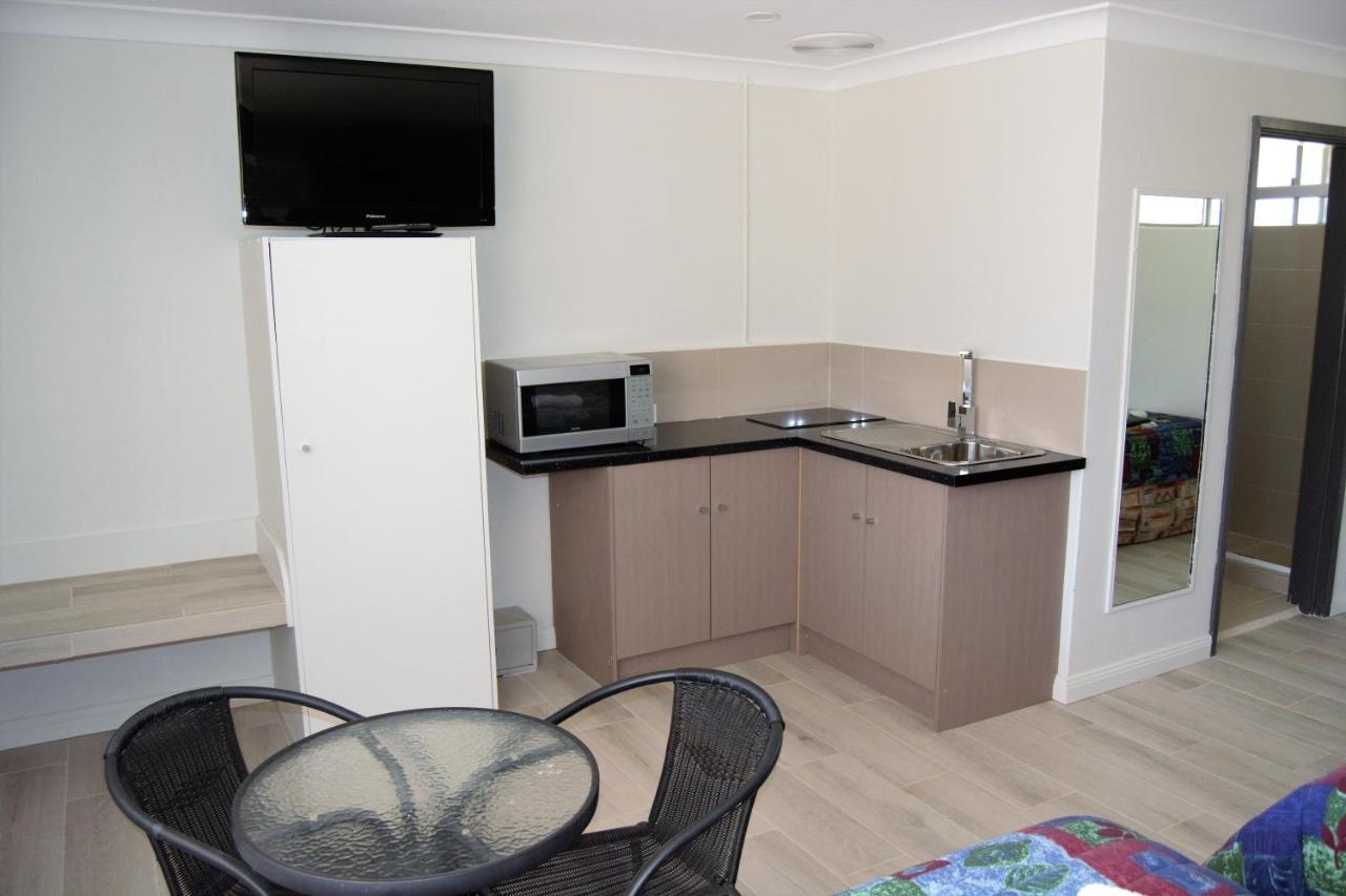 Civic Motor Inn Cowra Buitenkant foto