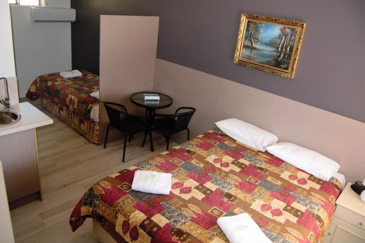 Civic Motor Inn Cowra Buitenkant foto